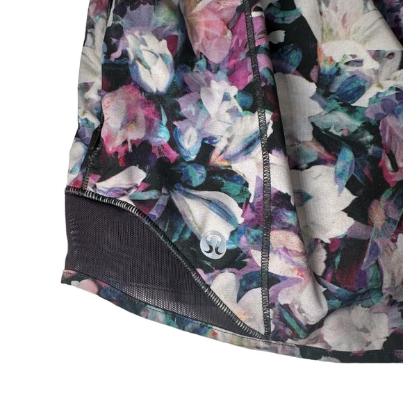Lululemon Hotty Hot Short II '2.5" Utopia Multi/ Deep Phantom Size: 6 - Picture 14 of 15